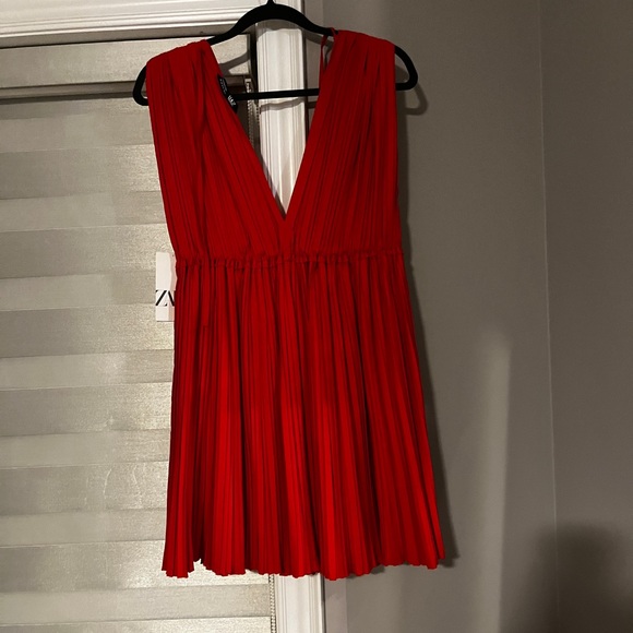Red short flowy dress - Picture 2 of 2